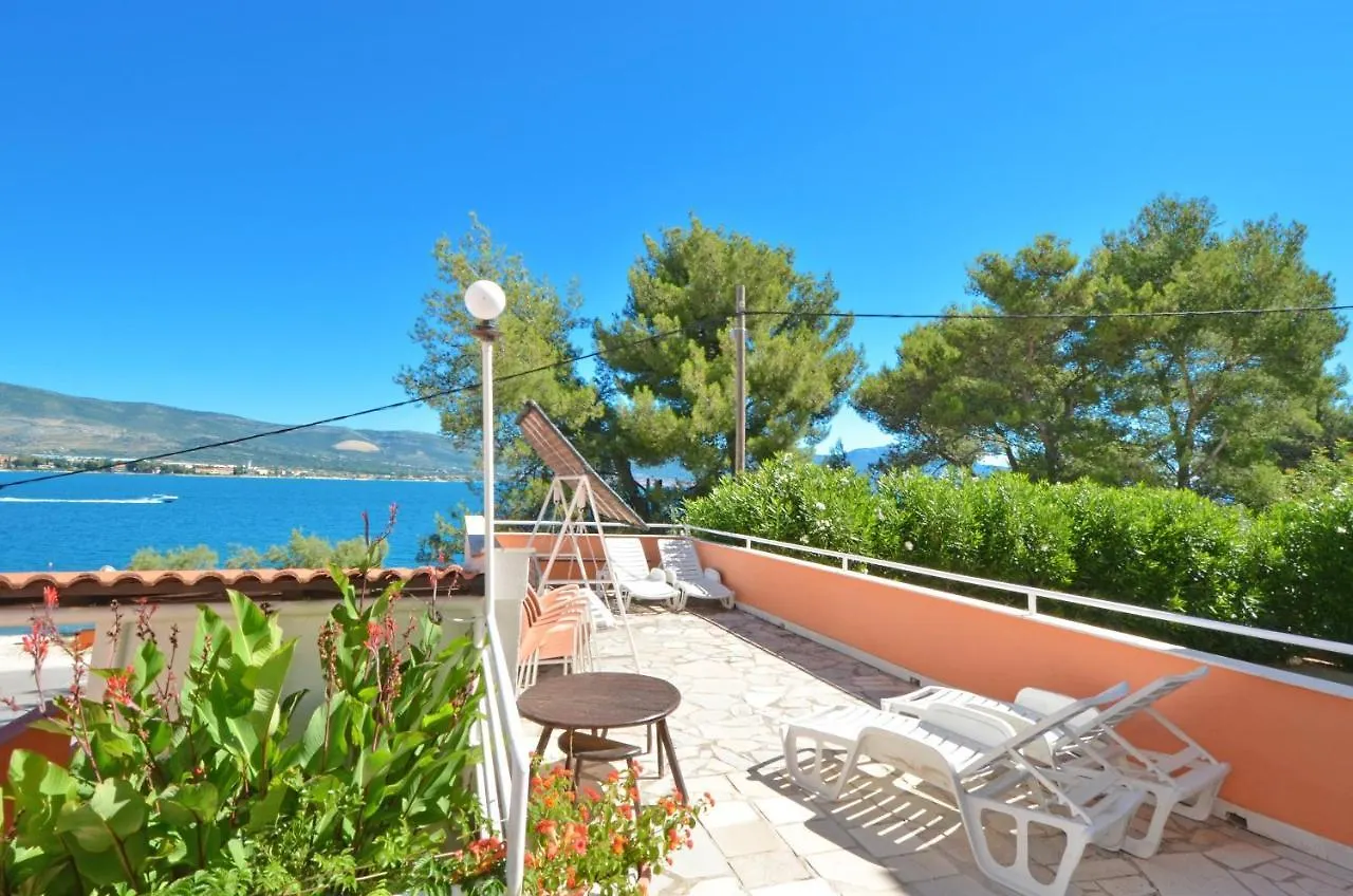 Apartments Alduk Trogir 0*,