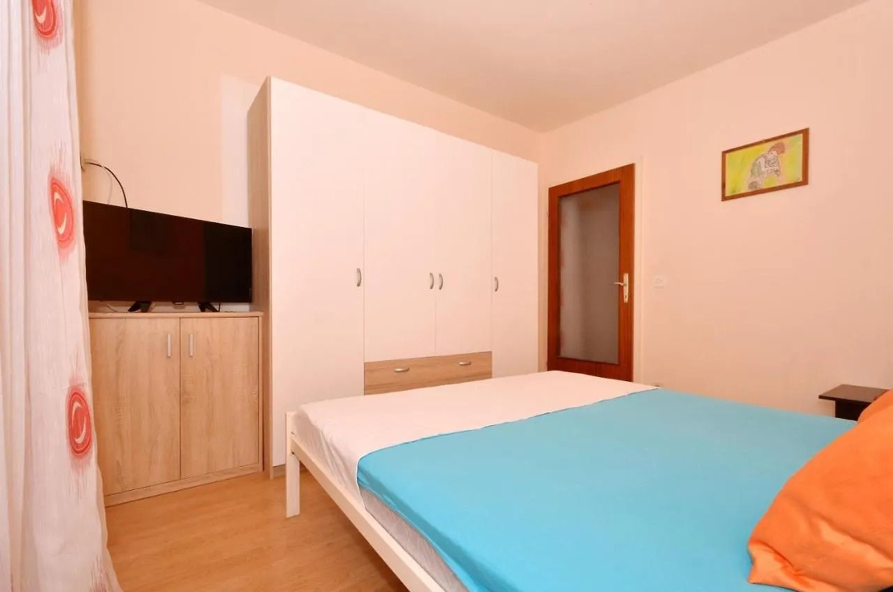 Apartments Alduk Trogir 0*,