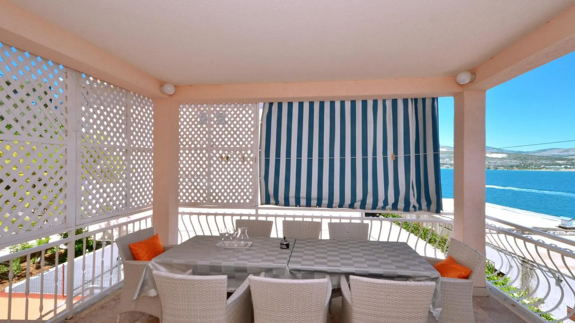 Apartments Alduk Trogir 0*,